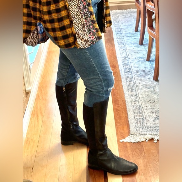 Tahari black leather boots (size 9.5) - Picture 7 of 7